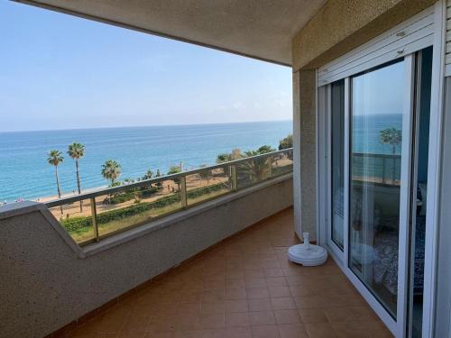 Pineda de Mar Apartamento | Precioso apartamento en primera linea de mar Beautiful apartment on the first line of the sea