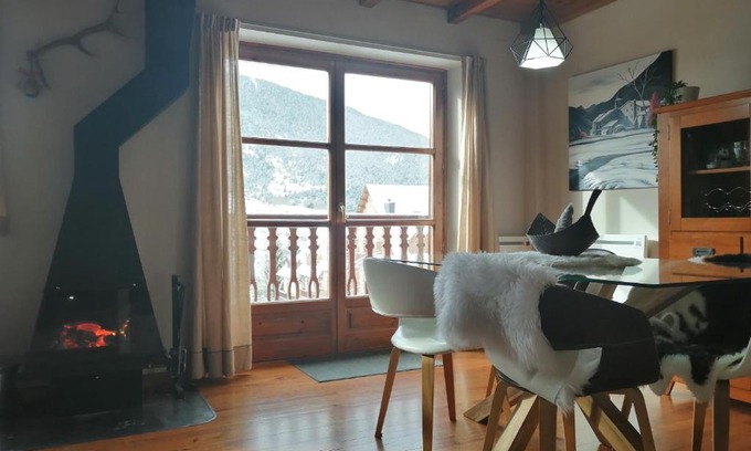 Taull Apartamento | Precioso triplex con jardín y Wifi Puig Falcó 1