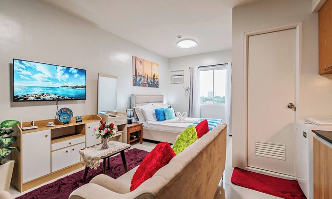 Las Pinas Apartamento | Precious Florannjoe - Chic New Studio with Best Care