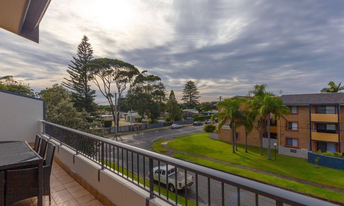 Hawks Nest Casa | Prelude Penthouse – stroll to the beach