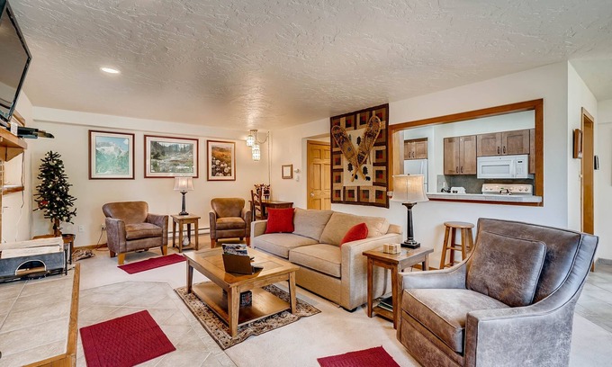 Lakeside Village Condominio | ¡NUEVO LISTADO! Premier 2BR / 2BA en Lakeside Village- ¡Esquí para niños gratis!