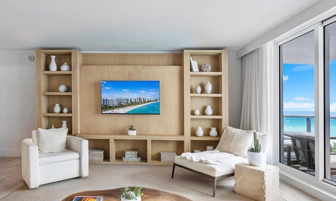 South Beach Condominio | Premier 3-Bedroom Oceanview + Den at 1 Hotel & Homes