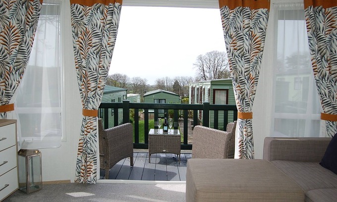 Bryn-crug Cabaña | Caravan at The Woodlands