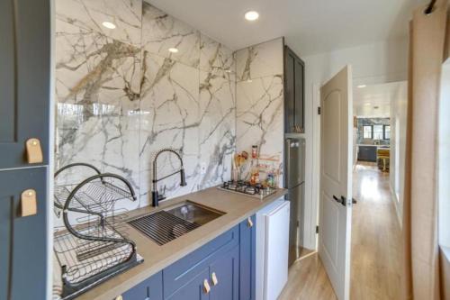 Cleone Casa | Premier Countryside Oasis GuestHouse Near Lake