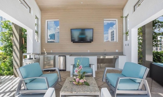 Tarpon River Condominio | PREMIER High Rise Condo in Downtown! Perfect for long stays!