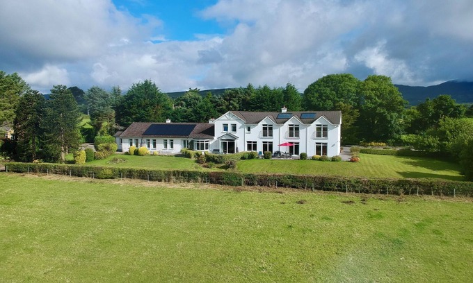 Kenmare Casa | Premier house in Kenmare overlooking Kenmare bay.