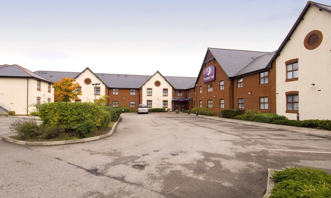 Chester Hotel | Premier Inn Chester Central - South East
