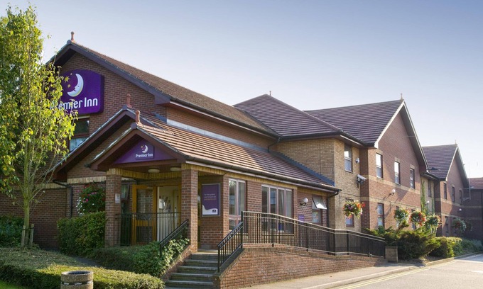 Colchester Hotel | Premier Inn Colchester - A12