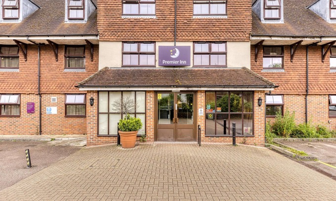 Lowfield Heath Hotel | Premier Inn London Gatwick South