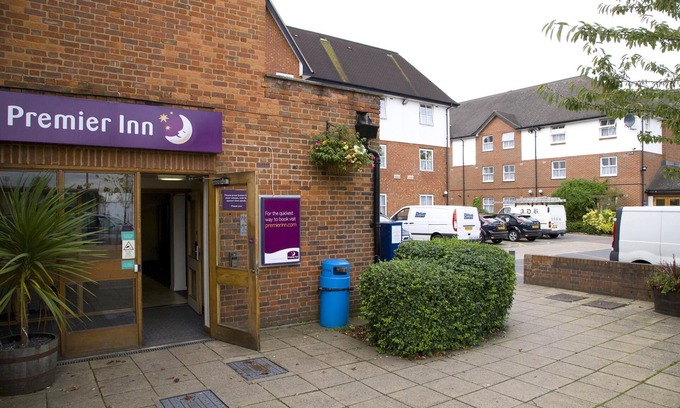 Kenton Hotel | Premier Inn London Harrow