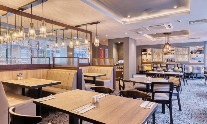 Manchester City Centre Hotel | Premier Inn Manchester Portland St