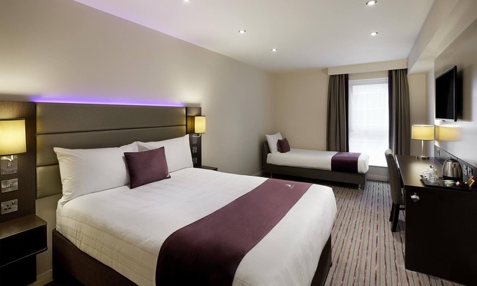 Petersfield Hotel | Premier Inn Petersfield