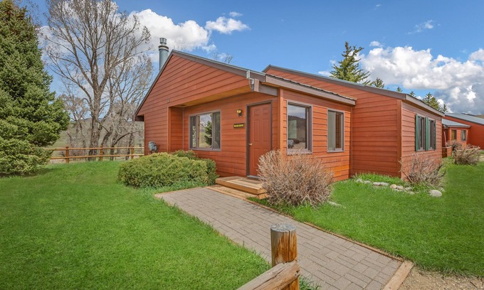 Clark Cabina | Premier location for hosting families, weddings, and fly fishermen!