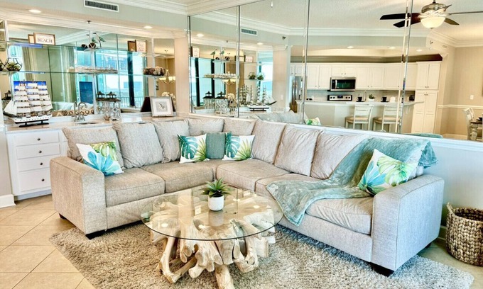 Orange Beach Condominio | Premier Location, Now Pet Friendly! Spacious Condo With Great View Of The Bay!