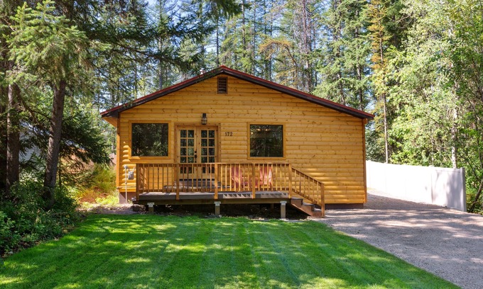 West Glacier Cabina | Premier Location-The Cozy West Glacier Cabin