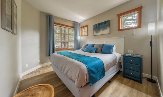 East Kootenay Casa | Premier Riverbend Townhome in Panorama BC, Waterfront, Prime location, Sleeps 7