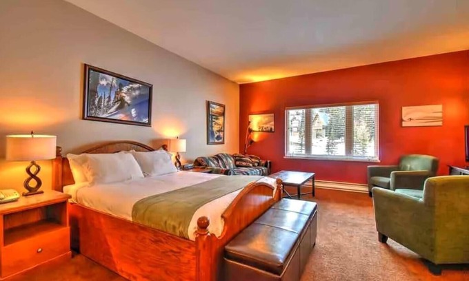 Big White Ski Resort Apartamento | Premier Ski-In/Ski-Out Condo at the Heart of Big White Resort