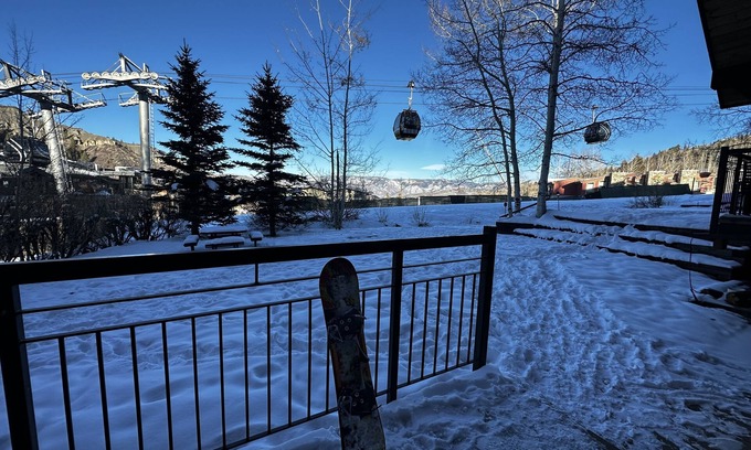 Snowmass Village Condominio | Premier Ski-In, Ski-Out at Base of Snowmass Village. Pet Friendly!