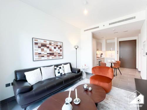 Nad Al Sheba Apartamento | Premium 1BR Retreat, Balcony Bliss, Pool & Gym