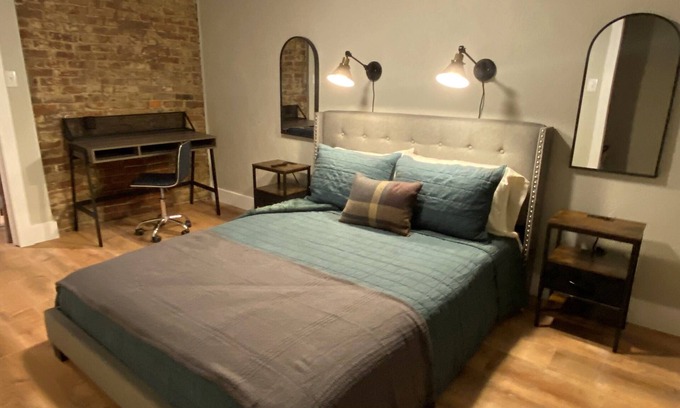 Greensburg Apartamento | Premium Accommodations for up to 6 people in the heart of Downtown Greensburg