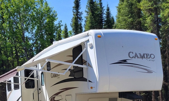 Funny River Cabina | Premium Alaskan 5th wheel in Private setting