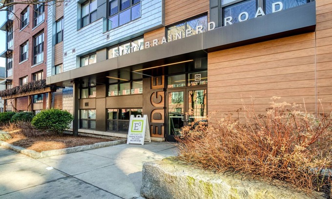 Commonwealth Apartamento | Premium Allston 1BR w/ Gym & W/D, nr Griggs T, by Blueground