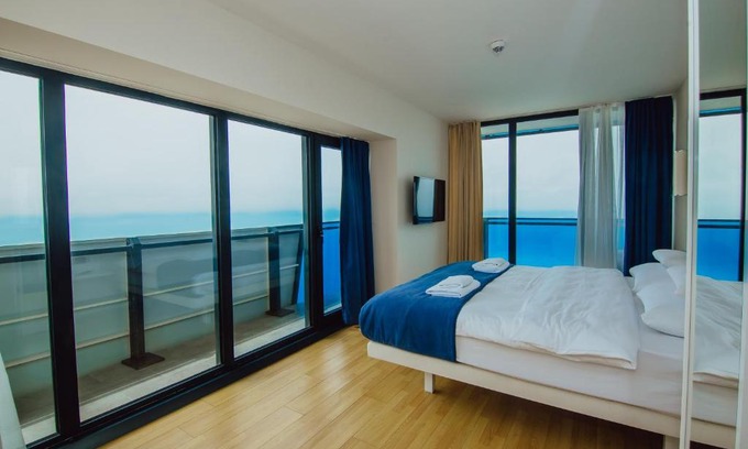 New Boulevard Apartamento | Premium Aparthotel with Sea View