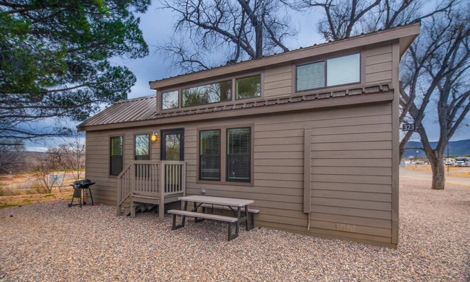 Camp Verde Cabina | Deluxe Cabin 319 Sleeps 6 (1 Bedroom w / loft and sofa sleeper) at Resort