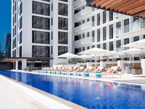 Spring Hill Apartamento | Premium City Escape-Stunning Skyline Views