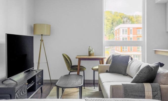 Columbia City Apartamento | Premium Columbia City Studio w/ W/D & Gym, near Light Rail, by Blueground