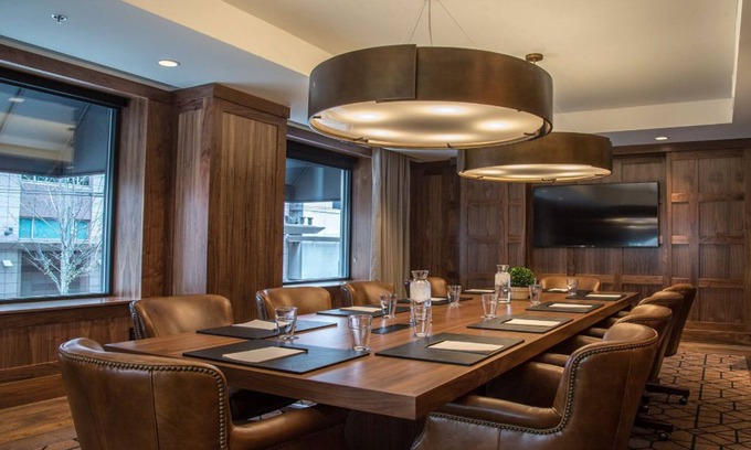 Downtown Seattle Apartamento | Premium King, Local Art, and Fast Wi-Fi Access