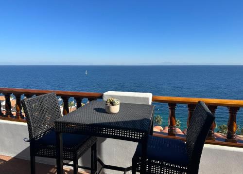 Avalon Casa | Premium Ocean Corner Unit, Fireplace, Golf Cart, 21 Steps from Top