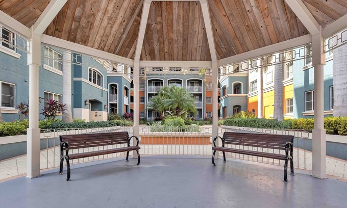 South Miami Apartamento | Premium One Bedroom | Upper Level
