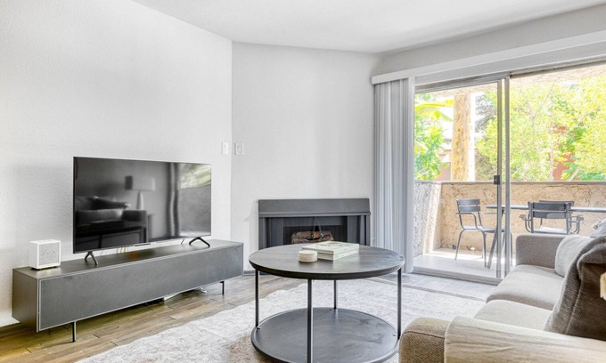 Pasadena Apartamento | Premium Pasadena 2BR w/ Gym & Pool, nr Colorado Ave, by Blueground
