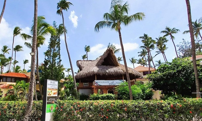 Bavaro Apartamento | PREMIUM QUEEN BED SUITE CONNECTING Pool and Beach Club - La Piazzetta #73