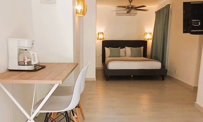 Bavaro Apartamento | PREMIUM QUEEN BED SUITE Pool and Beach Club - La Piazzetta #75