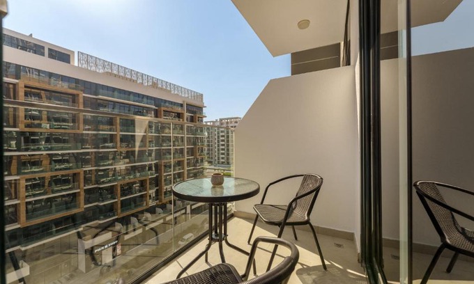Nad Al Sheba Apartamento | Premium Studio in Azizi Riviera