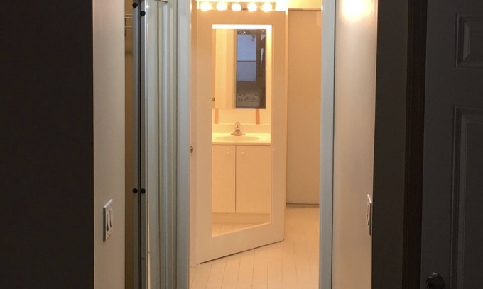Weston Apartamento | Premium Suite for Long Term Stay in quiet neighborhood. Move in with suitcase!