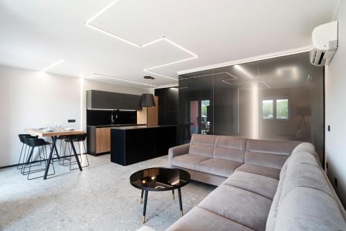 Seca Apartamento | Premium Two Bedroom Apartment Burin 100 by Locap Group
