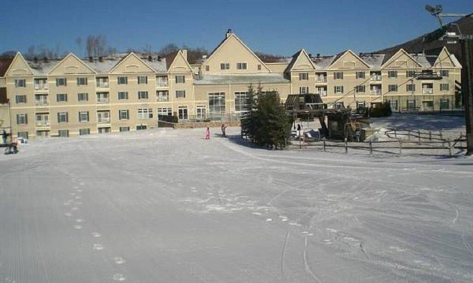 Hancock Complejo | Pres Week- Bentley Brook Resort - Your Peak Winter Escape