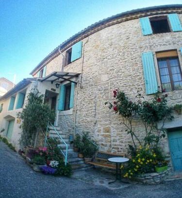 Orthoux-Serignac-Quilhan Casa | presbytere du 12 eme siecle