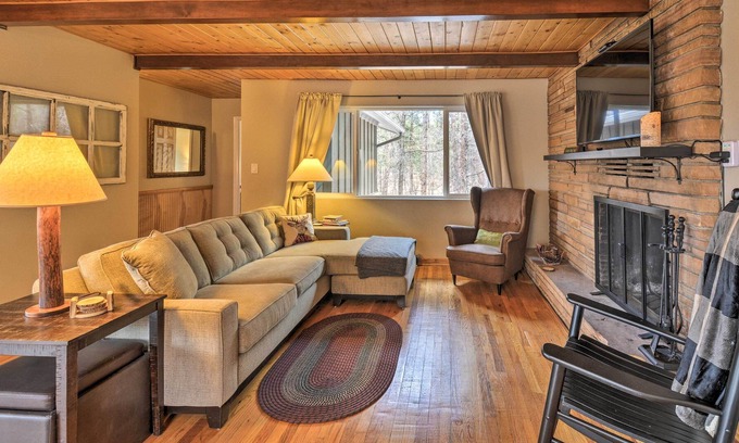 Groom Creek Cabina | Prescott Cabina con patio y sala de juegos en 1. 25 acres!