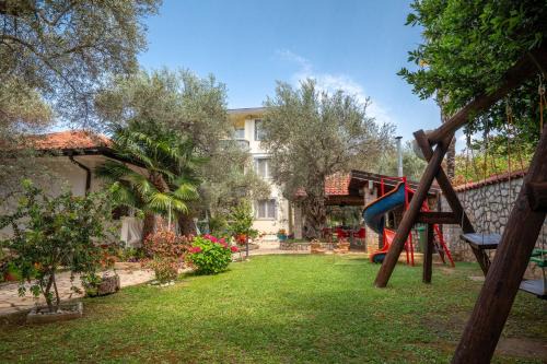 Utjeha Complejo | President Bungalows and Apartments