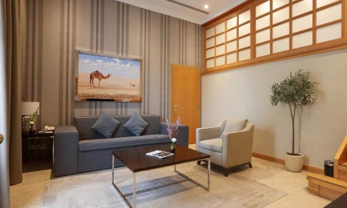 Jumeira 1 Casa | Presidential Suite Near Palm Strip Mall By Luxury Bookings