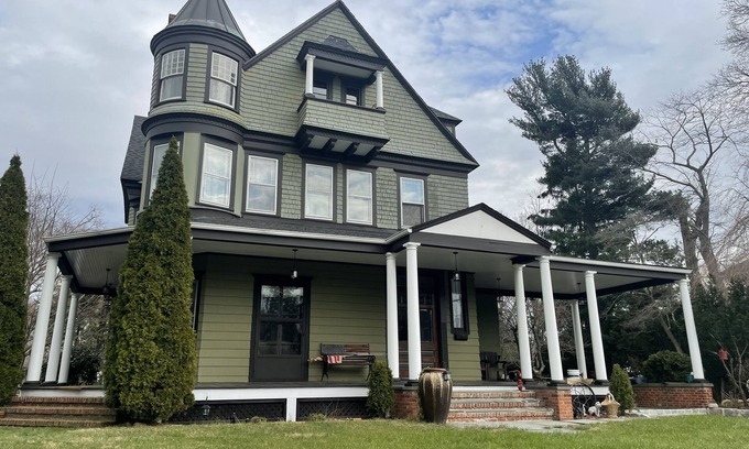 Oyster Bay Casa | Presidential Victorian Mansion