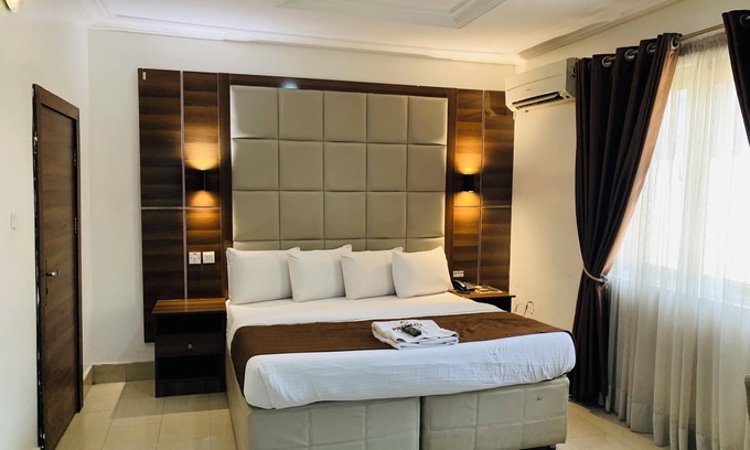 Lekki Phase 1 Hotel | Presken Freedom Way