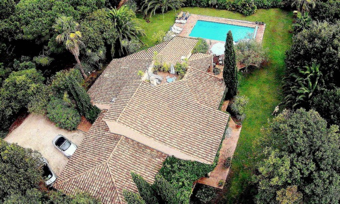 La Croix-Valmer Villa | PRESQU'ÎLE DE ST TROPEZ. VILLA CONTEMPORÁNEA EN UN NIVEL Piscina de 180m2