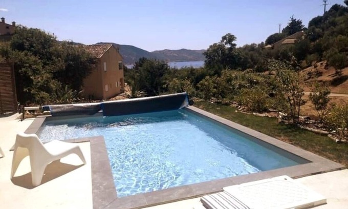 Tiuccia Apartamento | PRESS PAUSE Swimming pool, sea view and beach on foot