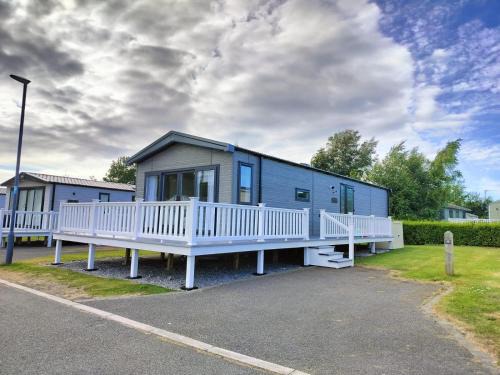 Llanasa Complejo | Presthaven Resort 3 Bedroom Luxury Gold 2024 Caravan