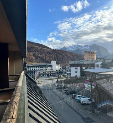 Sestriere Apartamento | Prestige appartamento in centro by MountainHouses
